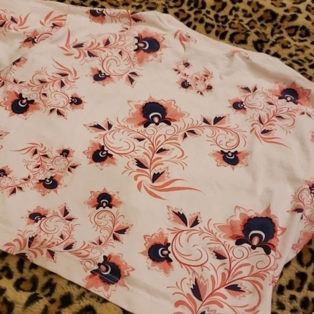 Nike Pink Florals‎ Crop Short Sleeves Medium